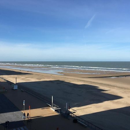 Studio 4 pers met Frontaal Zeezicht&privé zwembad Oostende Exterior foto