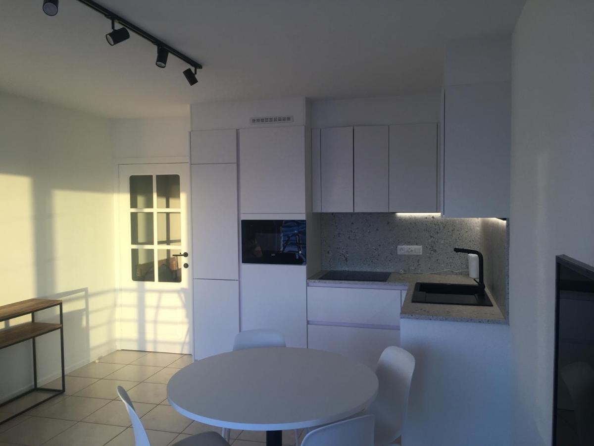 Studio 4 pers met Frontaal Zeezicht&privé zwembad Oostende Exterior foto